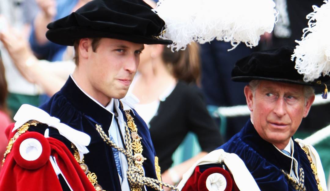 El príncipe William, directo heredero al trono, y su padre el rey Carlos III.         Foto: Getty