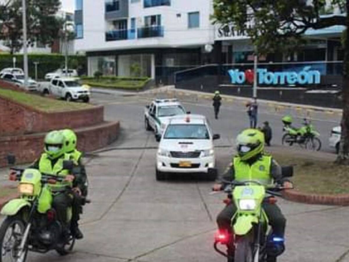 Estricto dispositivo de seguridad en puntos de vacunación del COVID-19