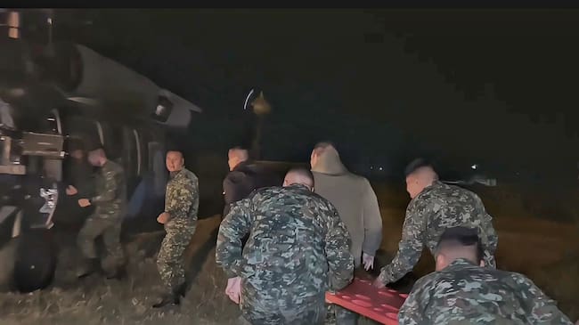 El civil lesionado recibió los primeros auxilios de los enfermeros de combate. Crédito: Ejército Nacional.