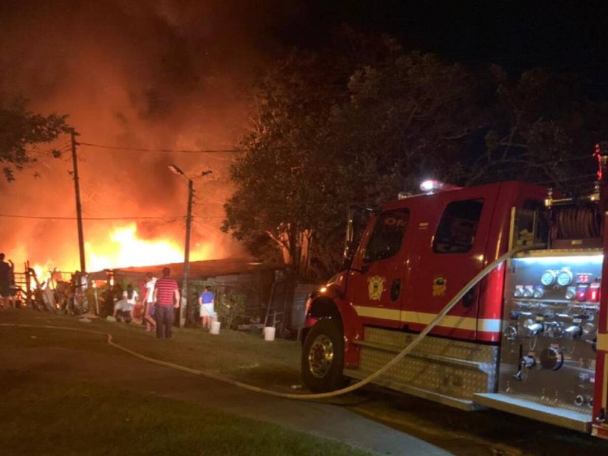 Incendio estructural ocasionó daños en varias viviendas en Ibagué