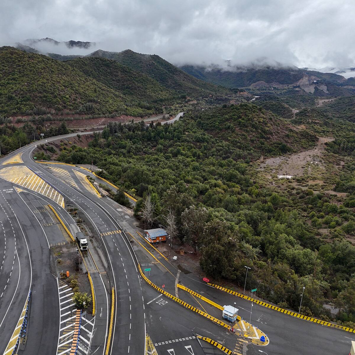 Hallaron muerto a uno de los cinco mineros atrapados en Chile