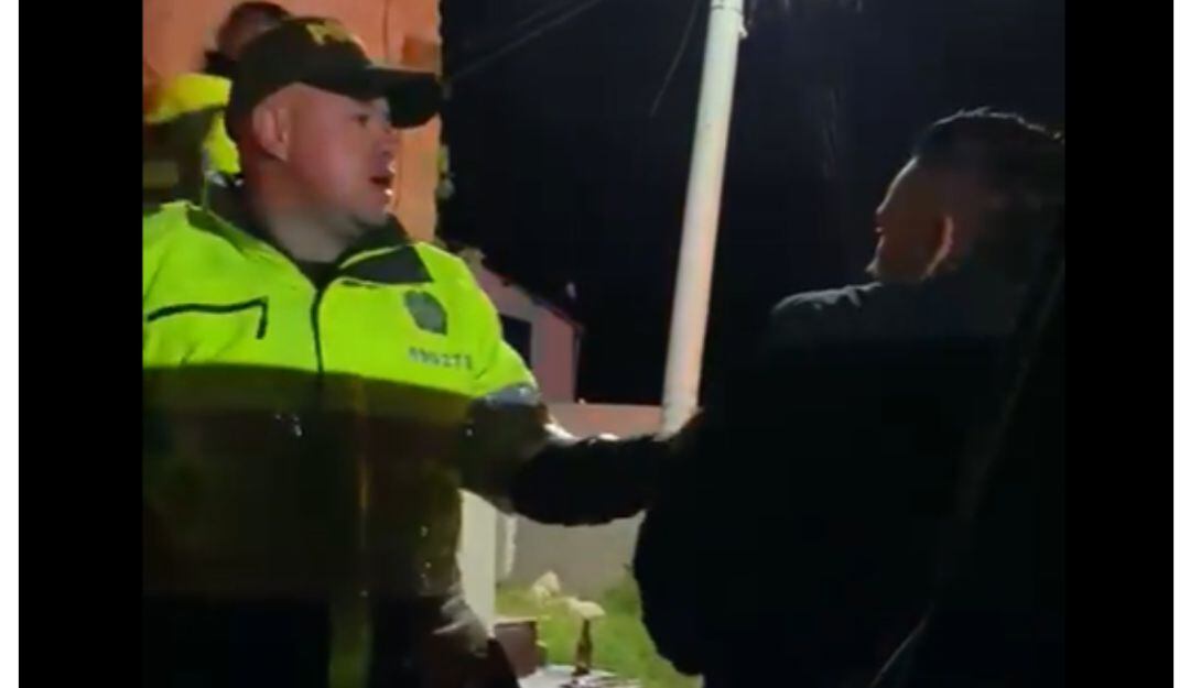 Disputa entre policías y jovenes en Samacá.