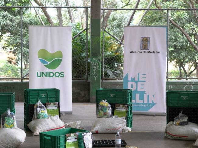 1.300 jóvenes de Medellín recibieron kits de ecohuertas