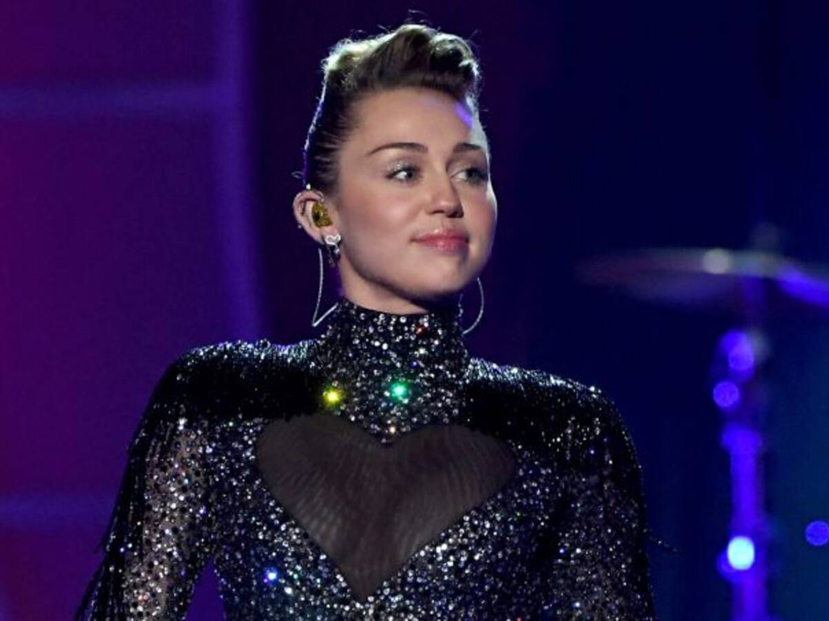 Miley Cyrus y sus atrevidas botas de ‘stripper’