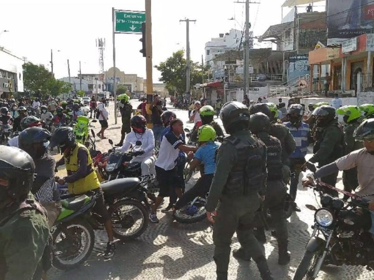 Tensión en protesta: hubo motociclistas golpeados por GOES de la Policía