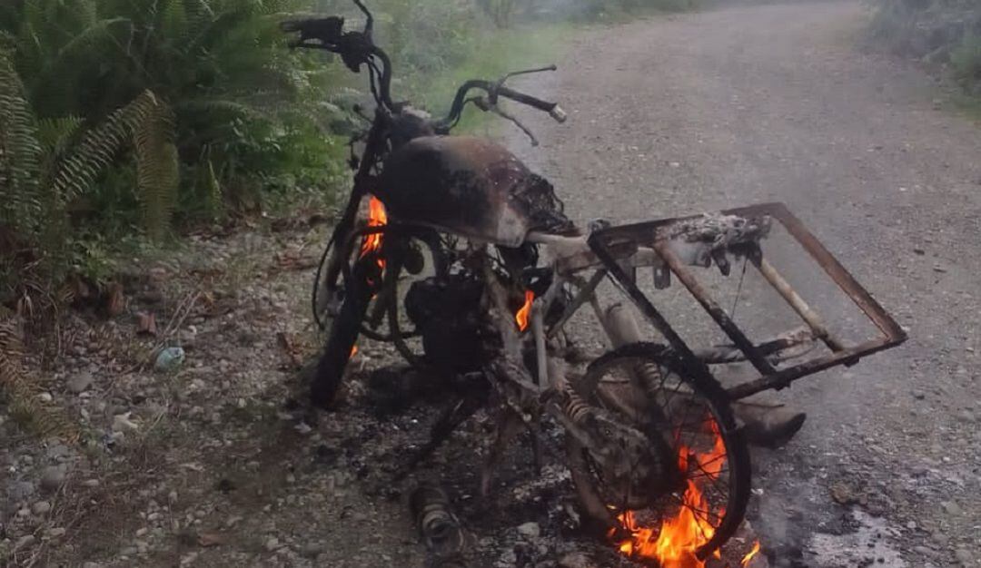 La quema de una motocicleta en la región del Bajo Calima zona rural de Buenaventura dejó la incursión armada 