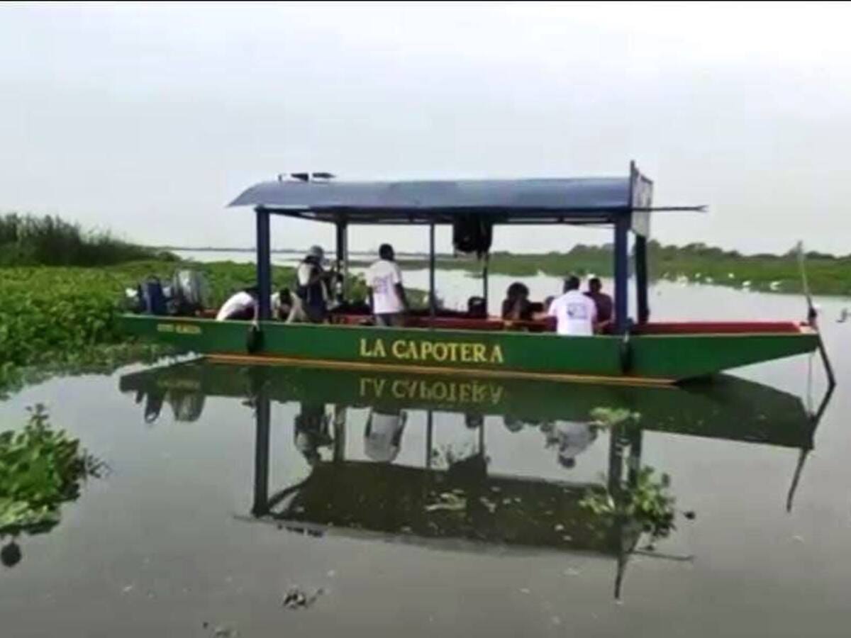Entregan embarcaciones y apoyo a asociaciones de pescadores de Mahates y Soplaviento
