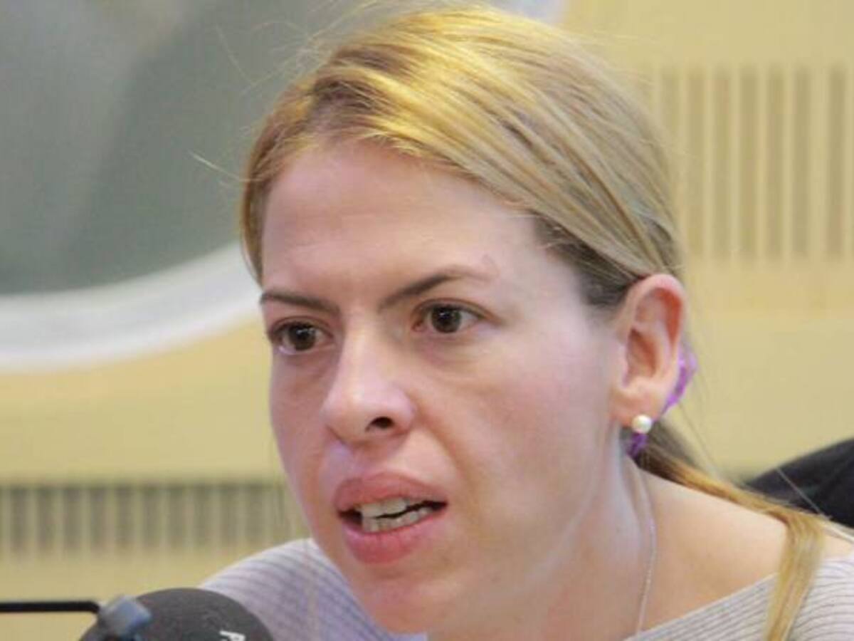 Hay elementos simbólicos de que Cambio Radical se acerca a la derecha: Lariza Pizano