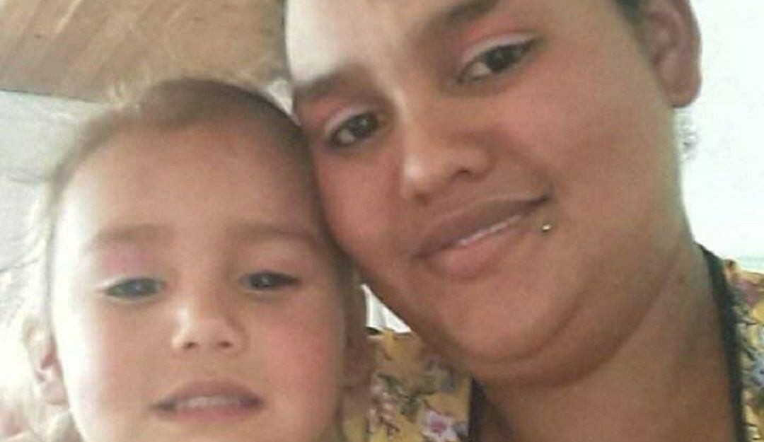 María Ángel con su madre Jenny Lorena Tangarife