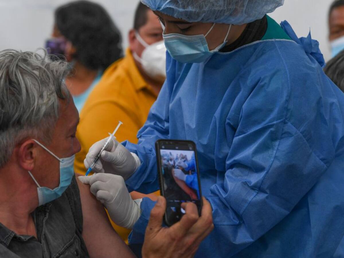 COVID-19: Colombia se acerca a las 12 millones de dosis aplicadas de vacuna