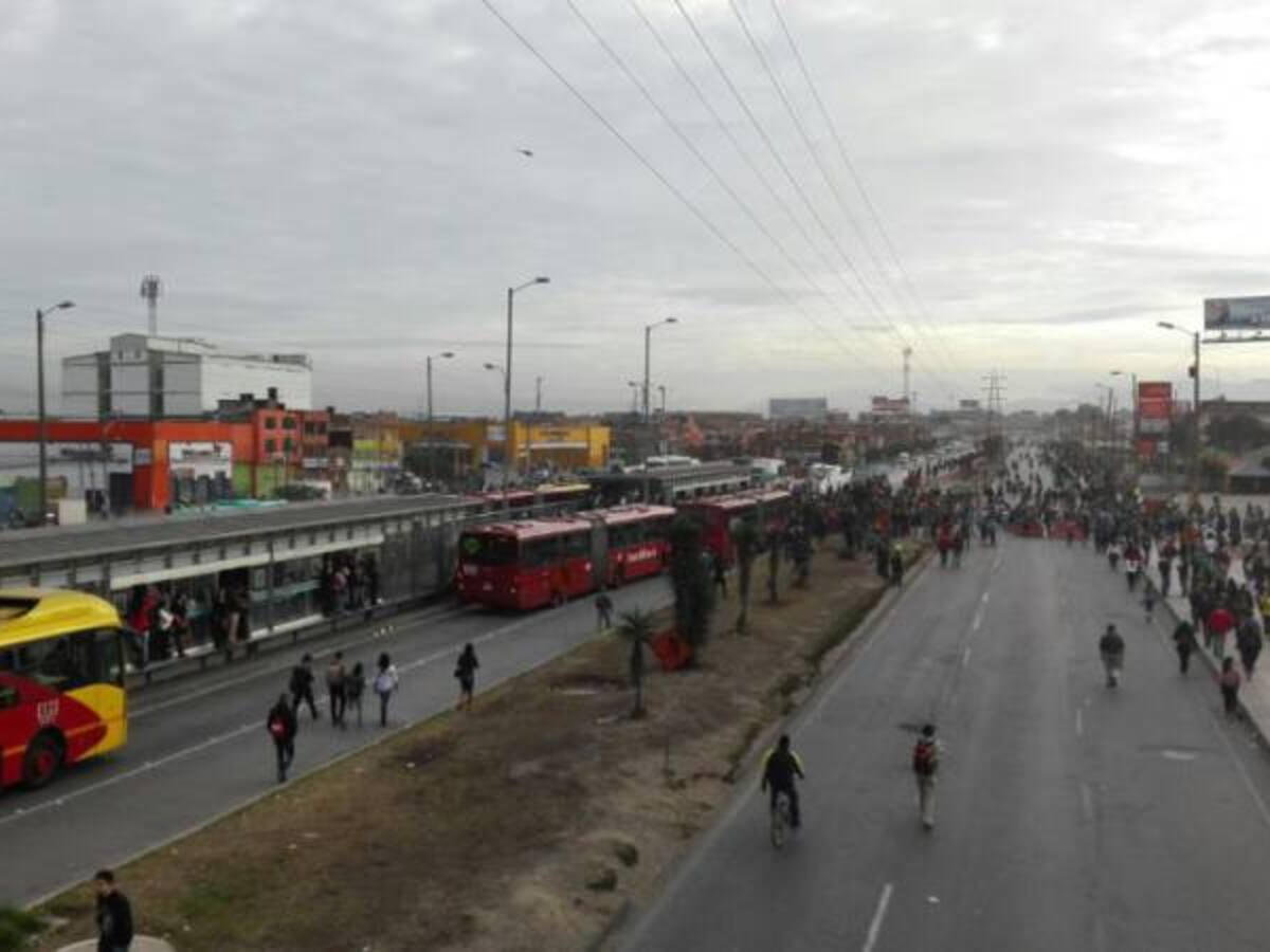 Seis buses dañados y decenas de heridos dejaron protestas en Soacha