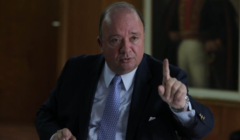 Luis Carlos Villegas, ministro de Defensa