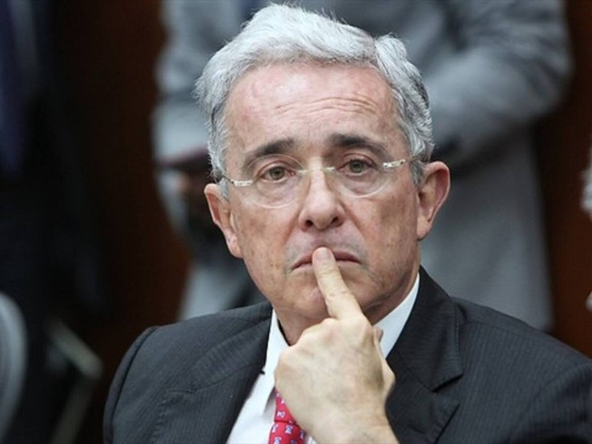 Fiscalía abre investigación por trino amenazante contra Álvaro Uribe