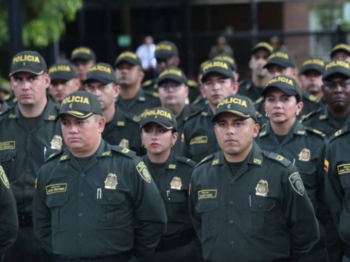 Alcaldía de Medellín condecoró a 263 hombres y mujeres de la Policía