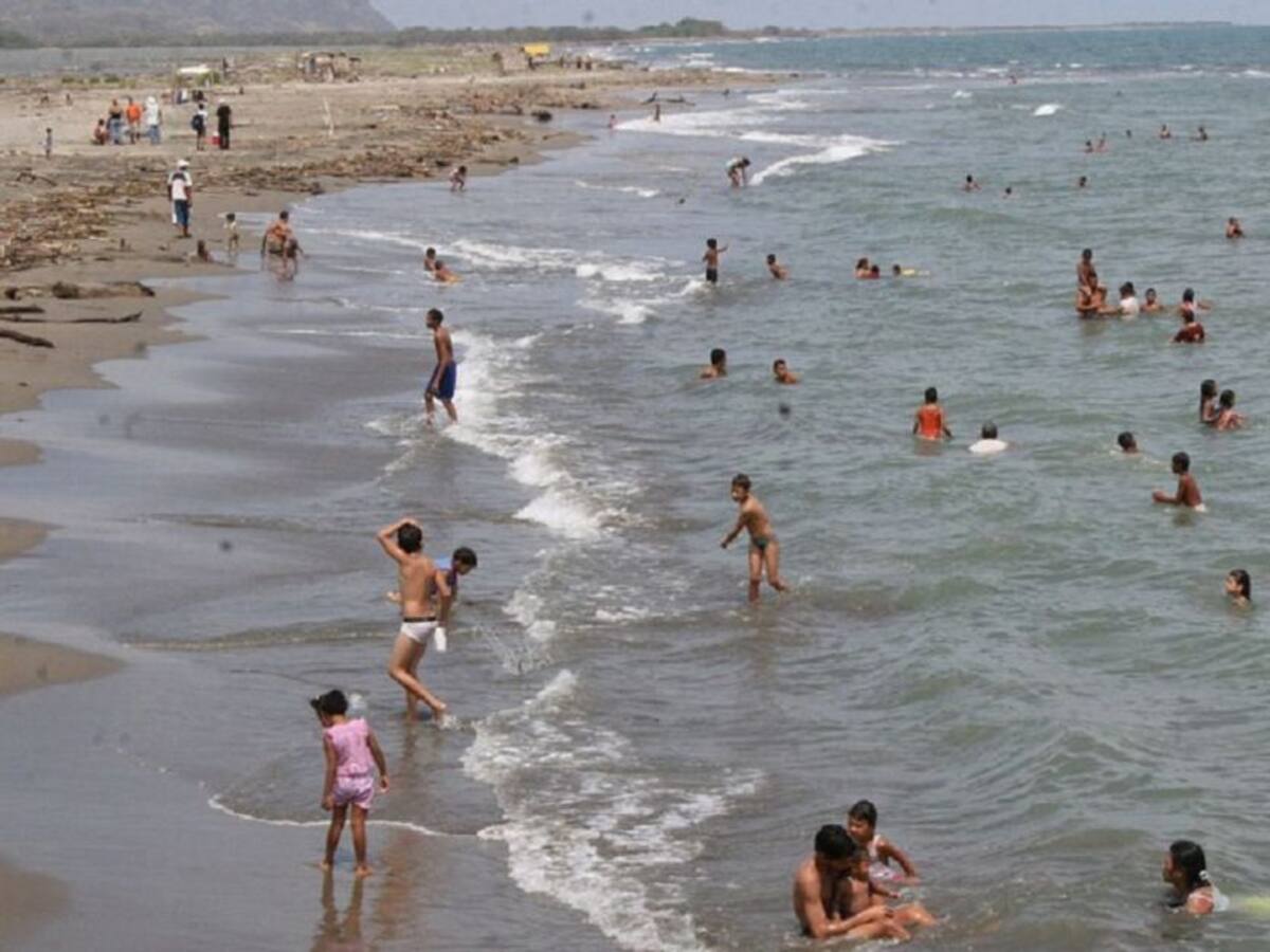 Rescatan a joven que se ahogaba en playas de Puerto Colombia
