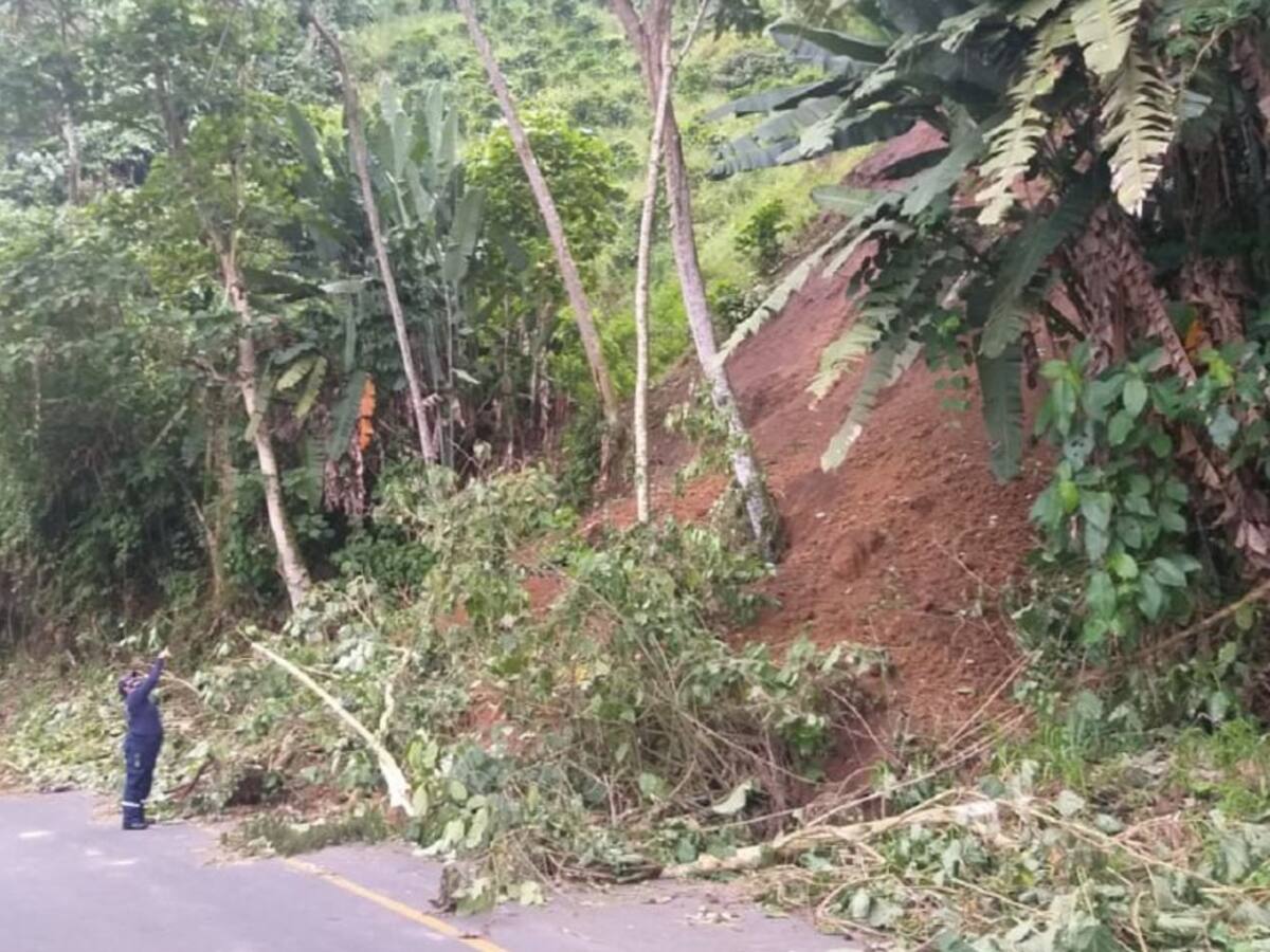 Aguaceros generan problemas en carreteras de Caldas