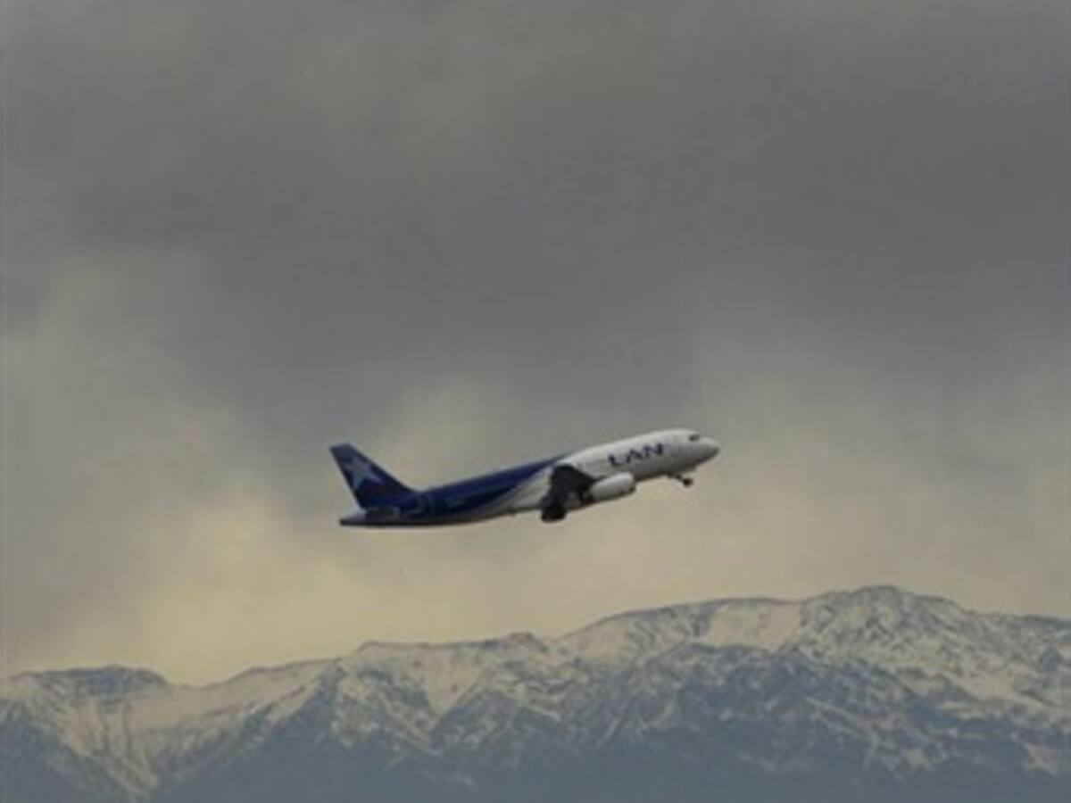 Nube volcánica da vuelta al mundo y obliga a suspender vuelos en sur de Chile