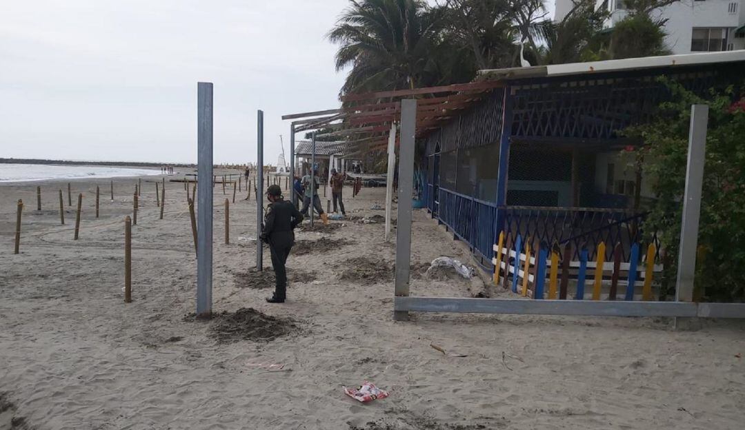 Al parecer, la obra buscaba ampliar el área de un kiosco ubicado en las playas del barrio El Laguito