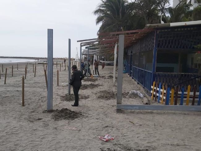 Al parecer, la obra buscaba ampliar el área de un kiosco ubicado en las playas del barrio El Laguito