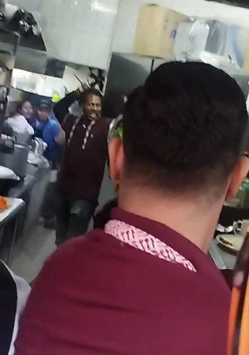 Intento de agresión con cuchillo a empleadas de restaurante en Cali termina en linchamiento - Redes Sociales