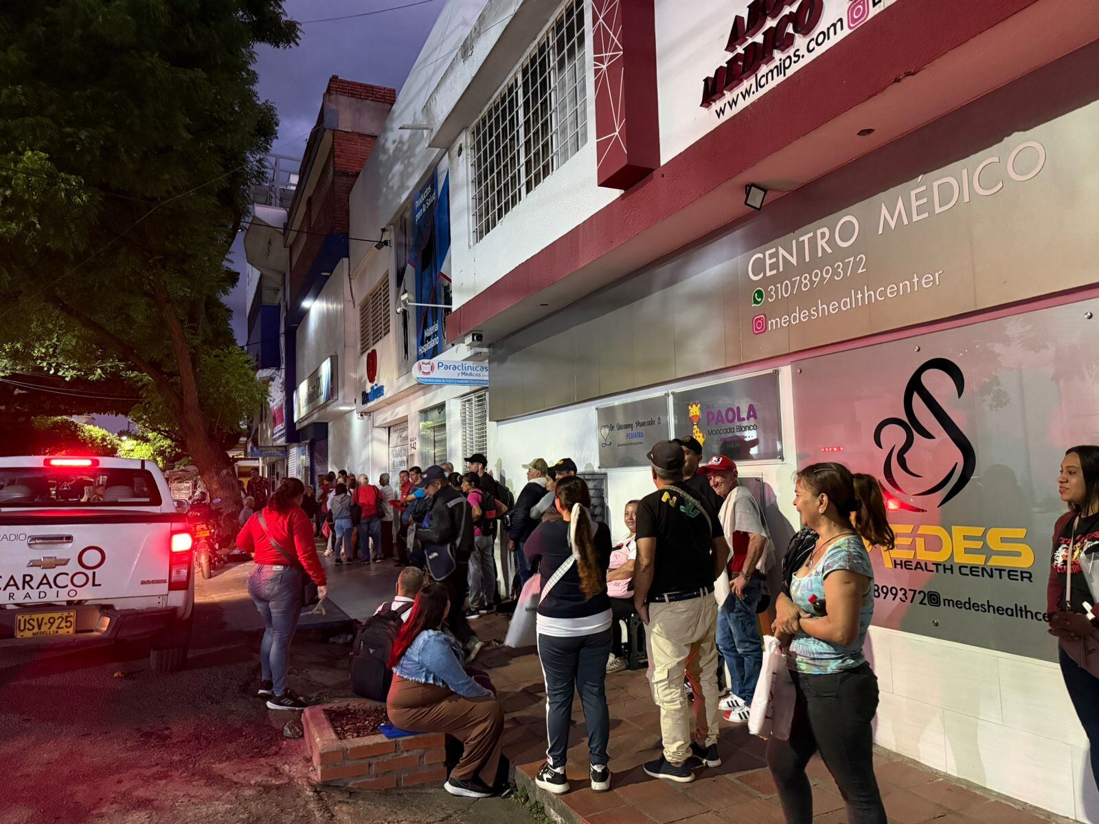 Largas filas, quejas y desorden por atención en centro de servicios en Cúcuta. / Foto: Caracol Radio.