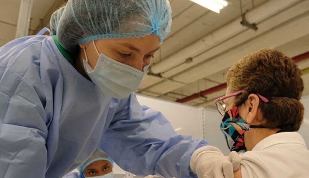 Se han vacunado con corte al 21 de abril 47.450 adultos mayores de 80 años en Cali. 