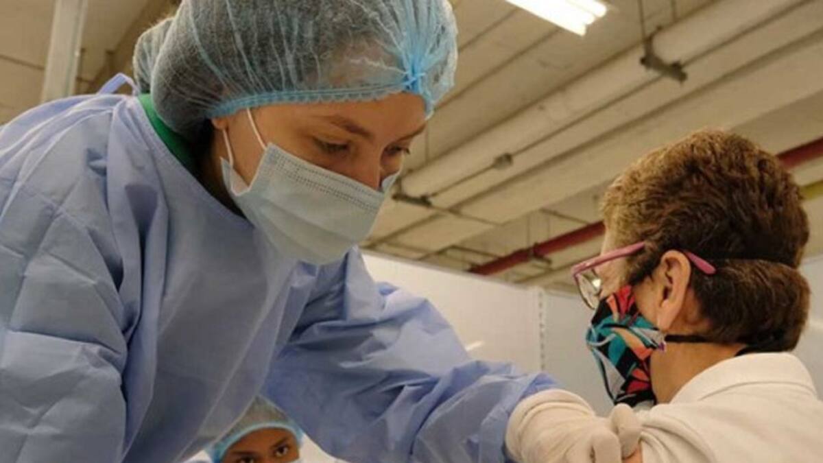 En confinamiento se aplicarán vacunas en los cinco megacentros en Cali
