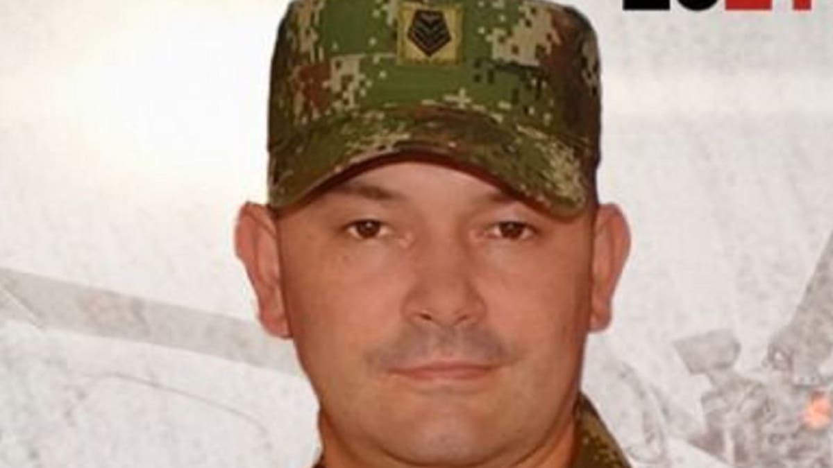 Malherido y encadenado hallan a uniformado del Ejército