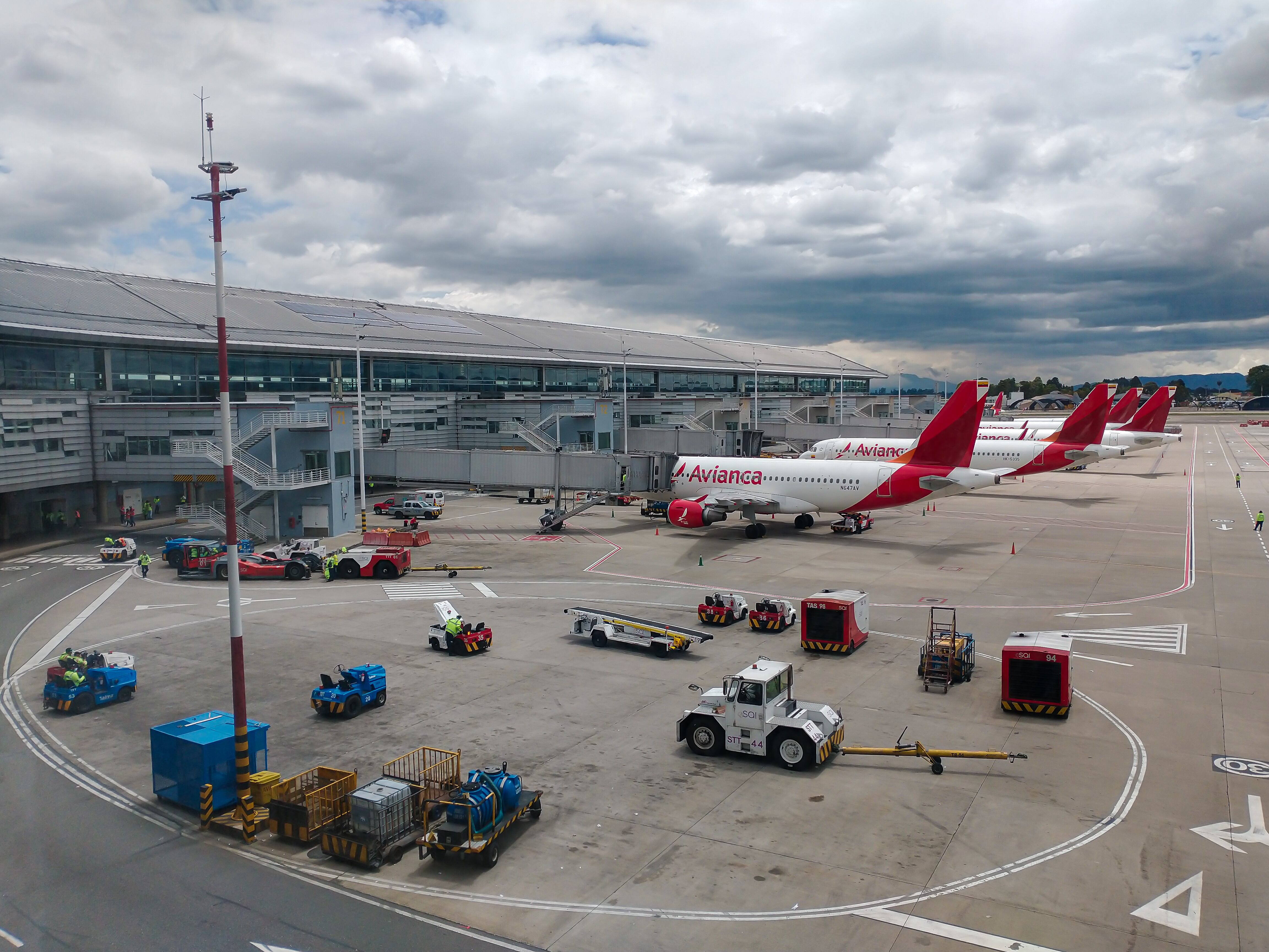 Pista del Aeropuerto El Dorado, en Bogotá. Imagen vía Getty Images