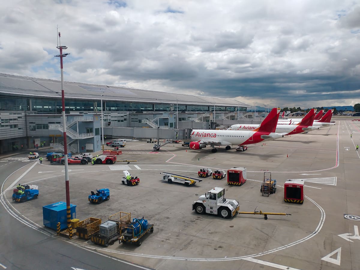 Vuelos de Avianca presentan cambios en itinerario por fallas en su sistema: Esto dice la aerolínea