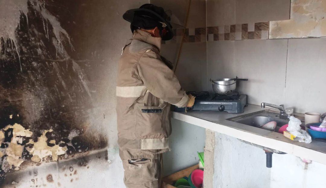 Tres incendios en Cartagena dejaron destrozos y dos personas afectadas