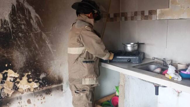 Tres incendios en Cartagena dejaron destrozos y dos personas afectadas