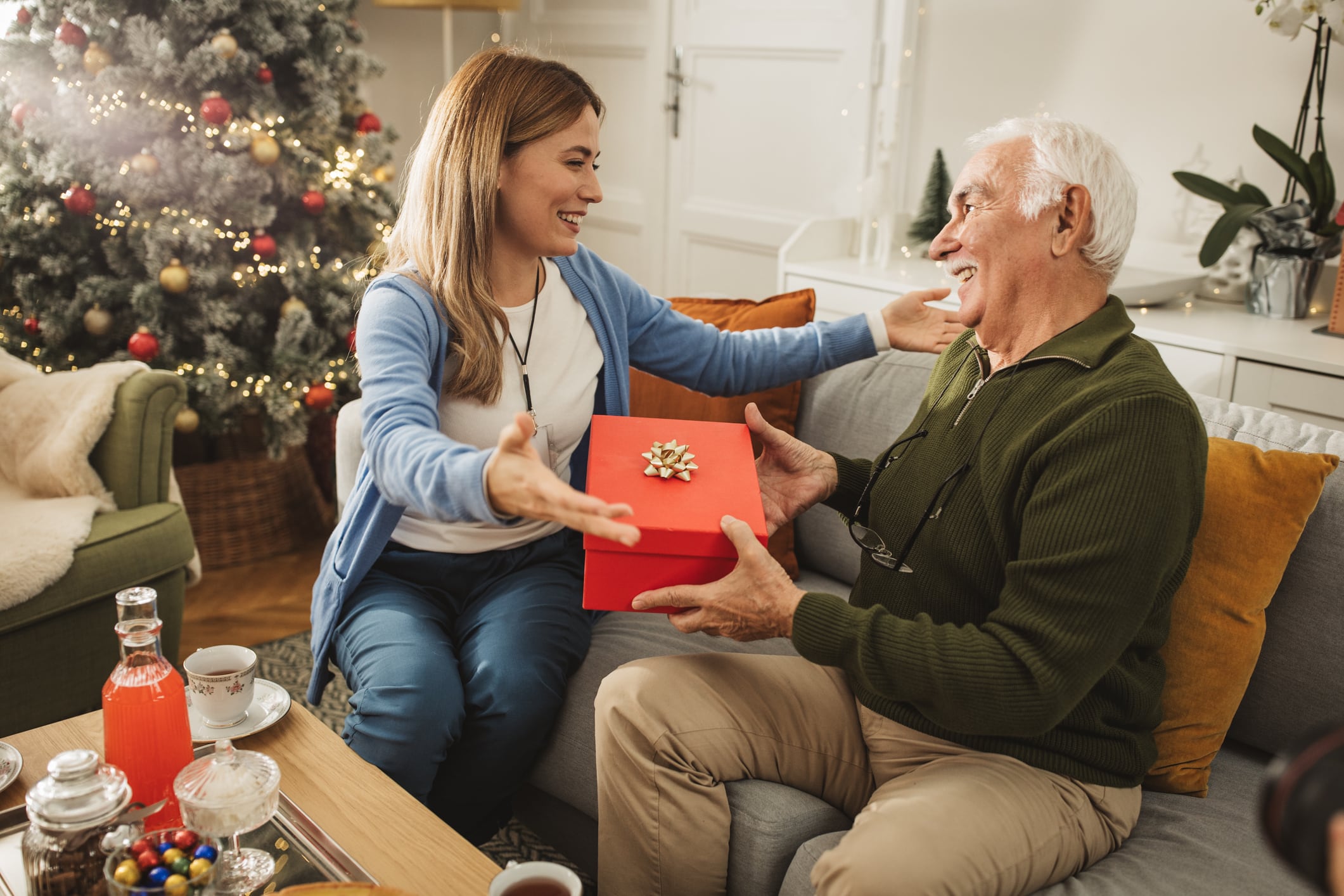 Familia celebrando la Navidad // imagen de referencia: Getty Images