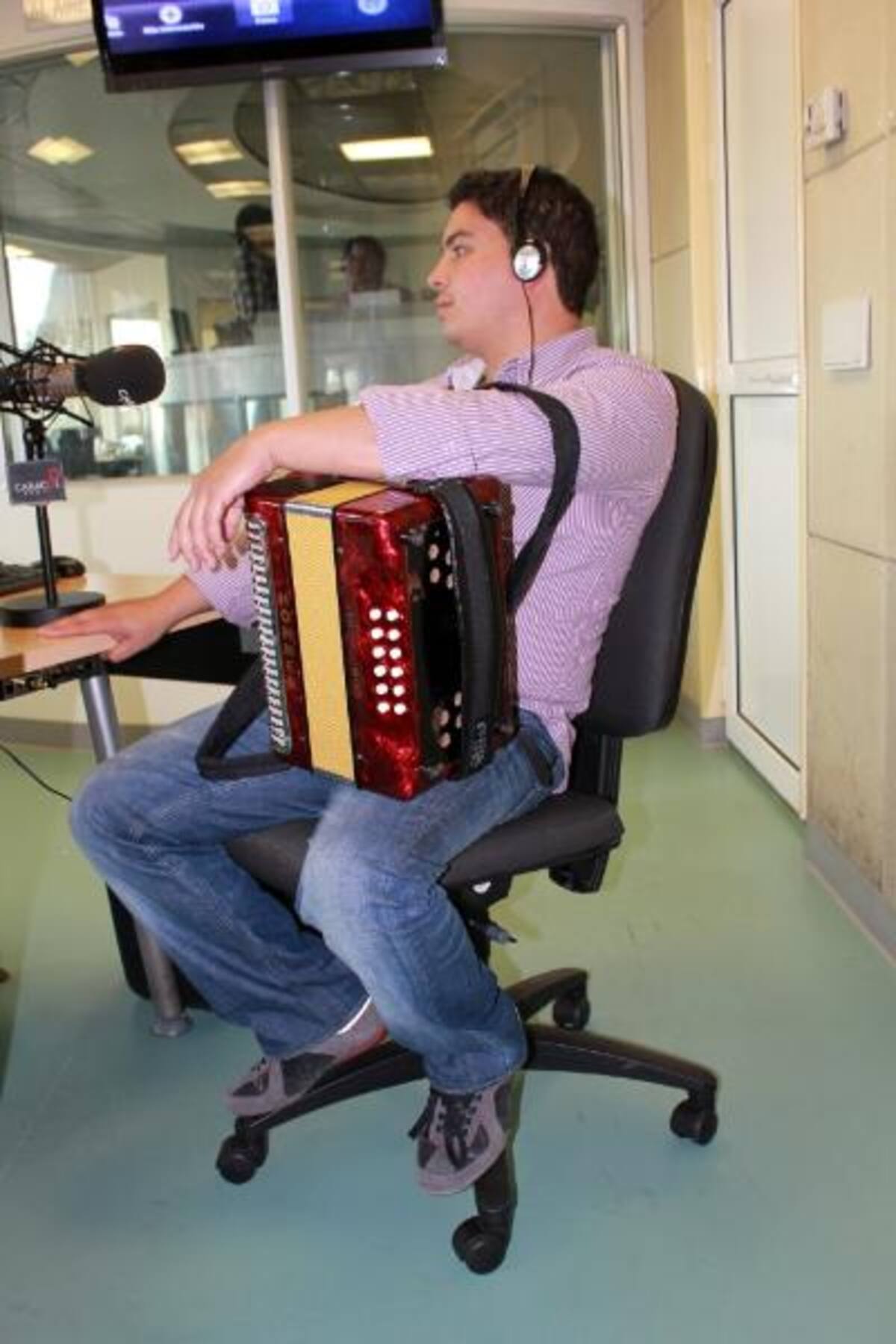 Acordeonista invitado a La Ventana del 25 de marzo.