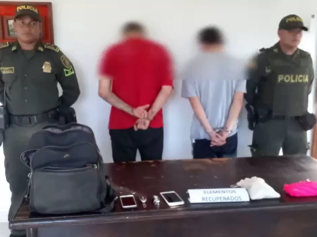 Capturaron a dos hombres con inhibidores de señal para abrir carros en Manzanillo
