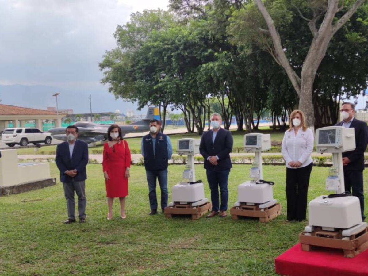 Presidente Duque entrega 100 ventiladores para tratar el COVID en Cali