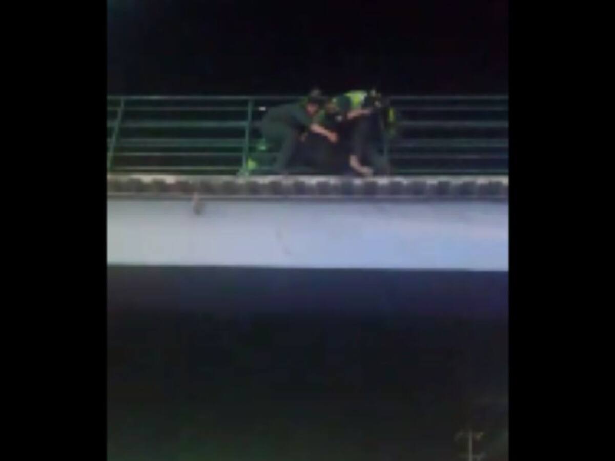 En Cartagena, rescatan a joven cuando pretendía lanzarse de un puente