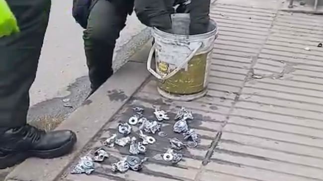 Denuncian que encapuchados dejaron explosivos sin detonar frente a la Universidad Pedagógica