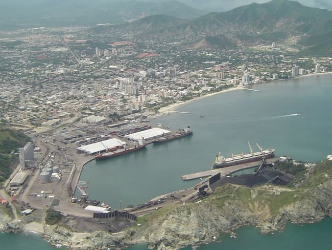 En Santa Marta liberan buque panameño tras no hallar mercancía ilegal en él