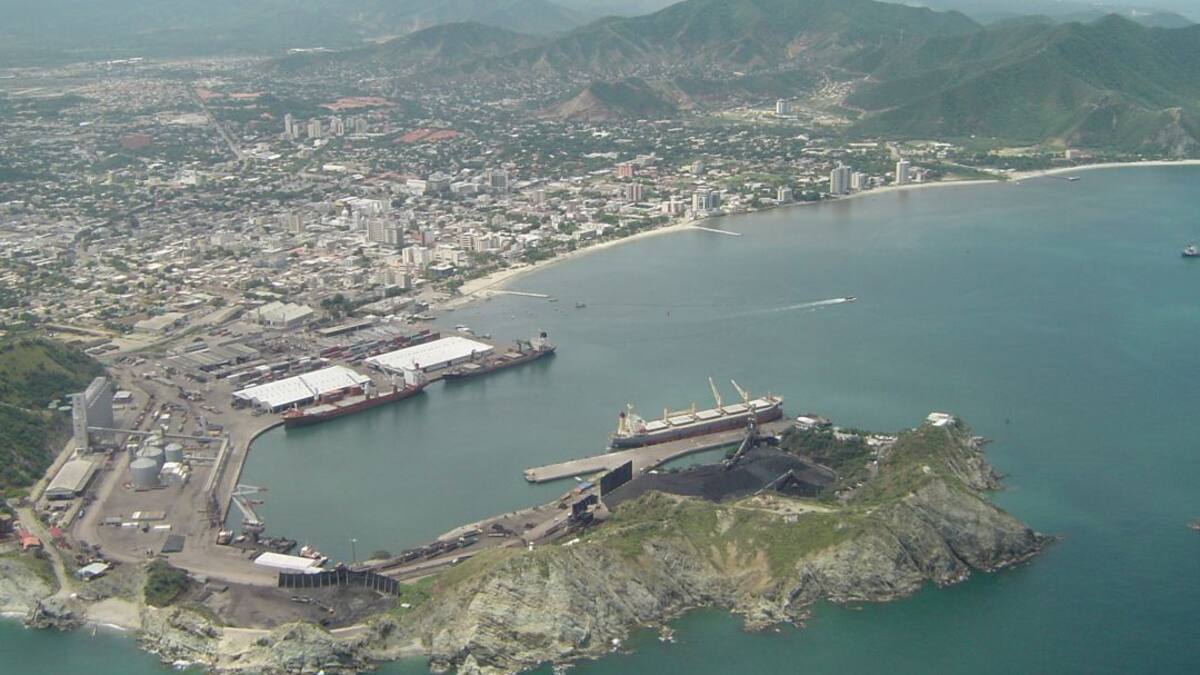 En Santa Marta liberan buque panameño tras no hallar mercancía ilegal en él