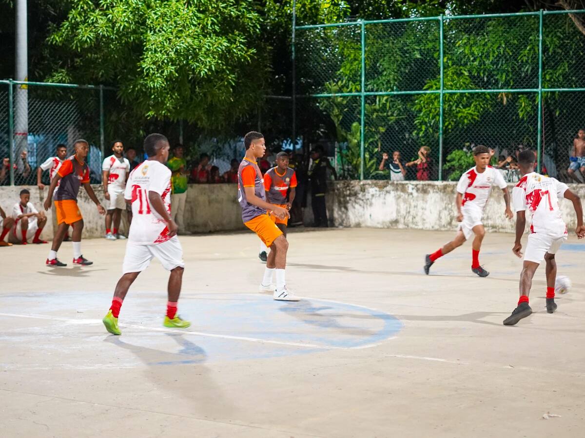 Jóvenes en situación de riesgo participan en el campeonato deportivo ‘Fútbol por la Paz’