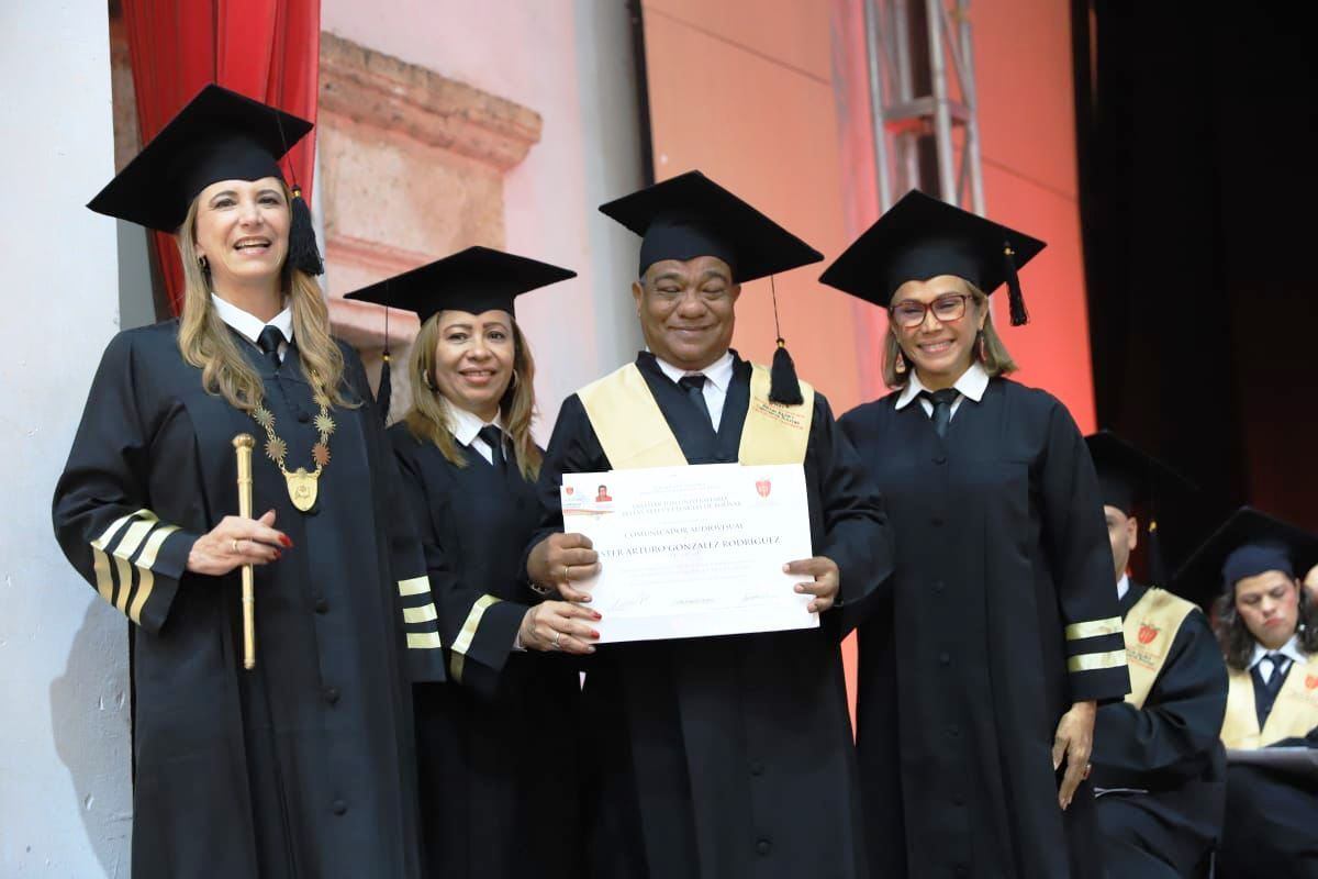 Artistas y comunicadores se graduaron como profesionales en Unibac