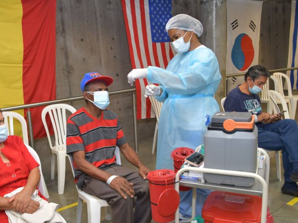 Valle del Cauca espera 90 mil vacunas de AstraZeneca para primeras dosis