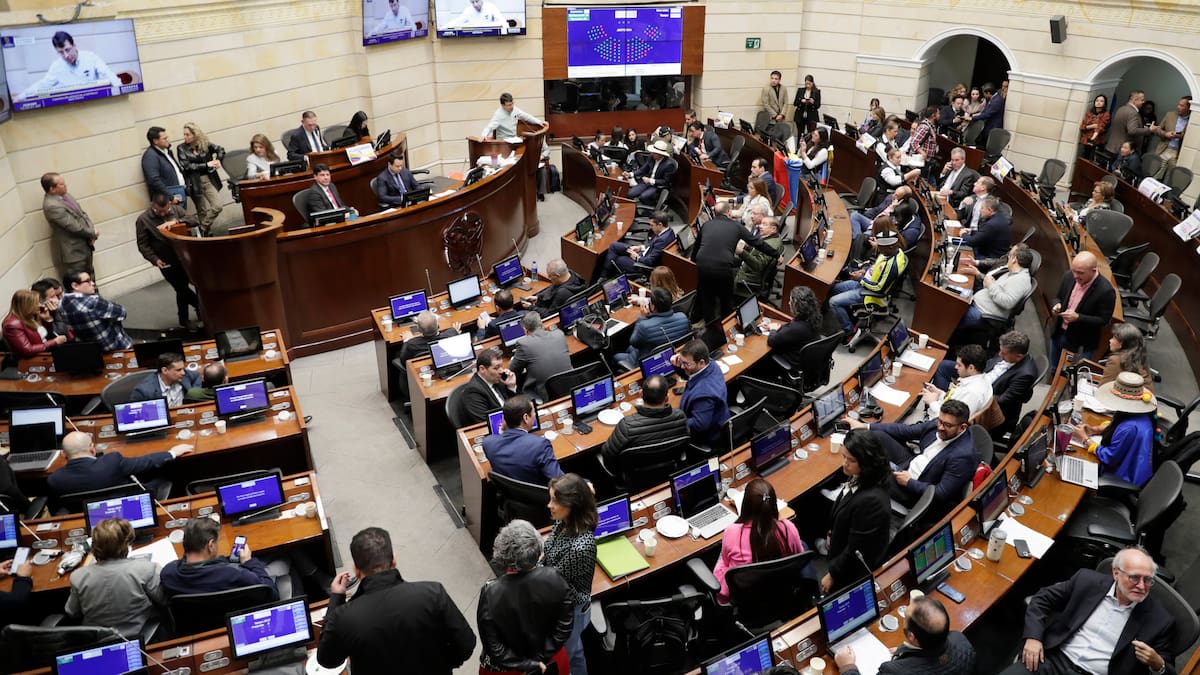 Por falta de pago del Gobierno se suspende expedición de tiquetes aéreos para los senadores