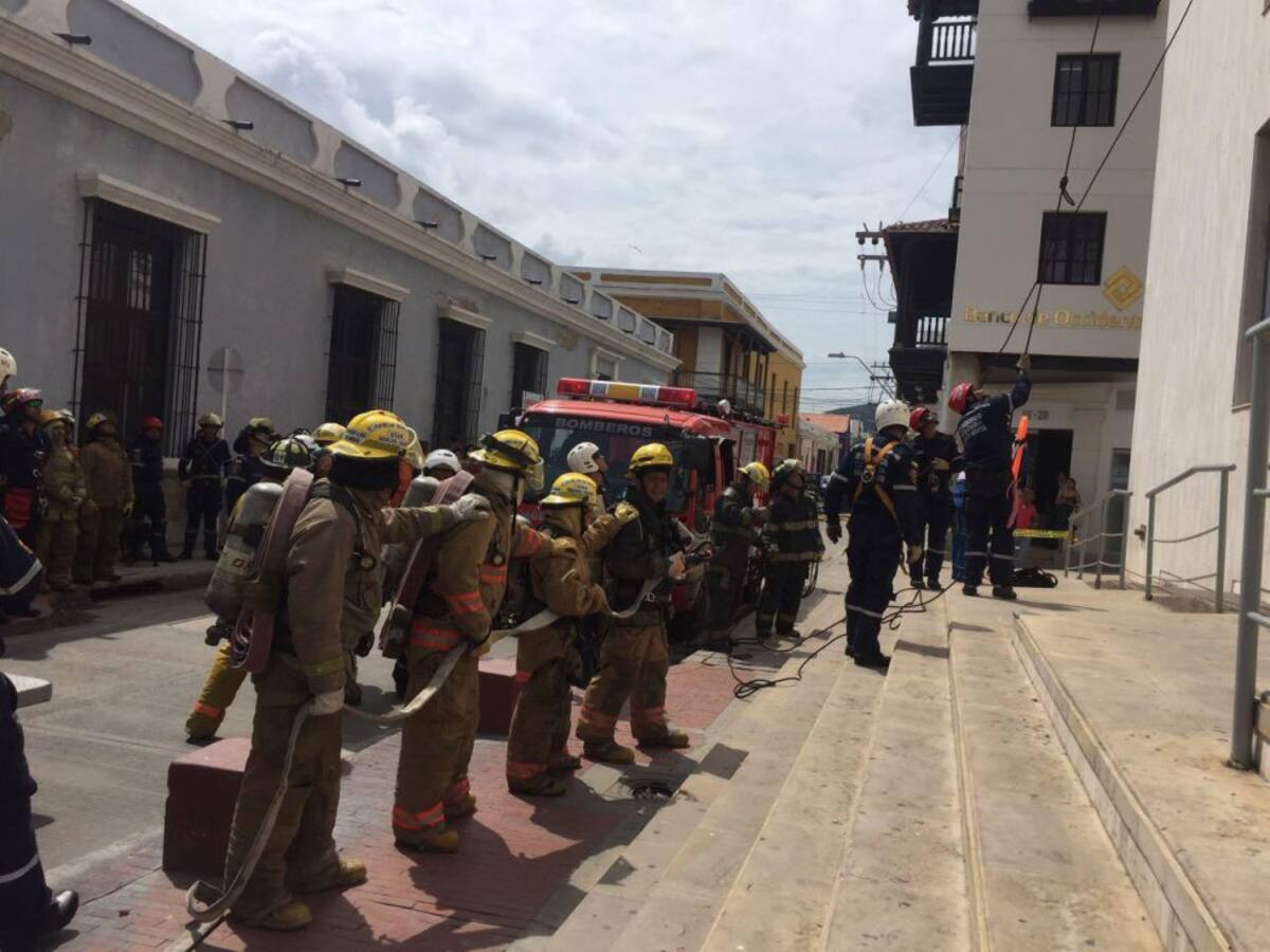 Más de 100 bomberos de Santa Marta actuaron en el sexto Simulacro Nacional de Emergencias 