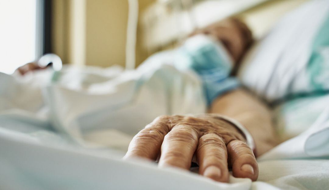 Adultos mayores de 60 lideran la lista de fallecidos por COVID en Colombia