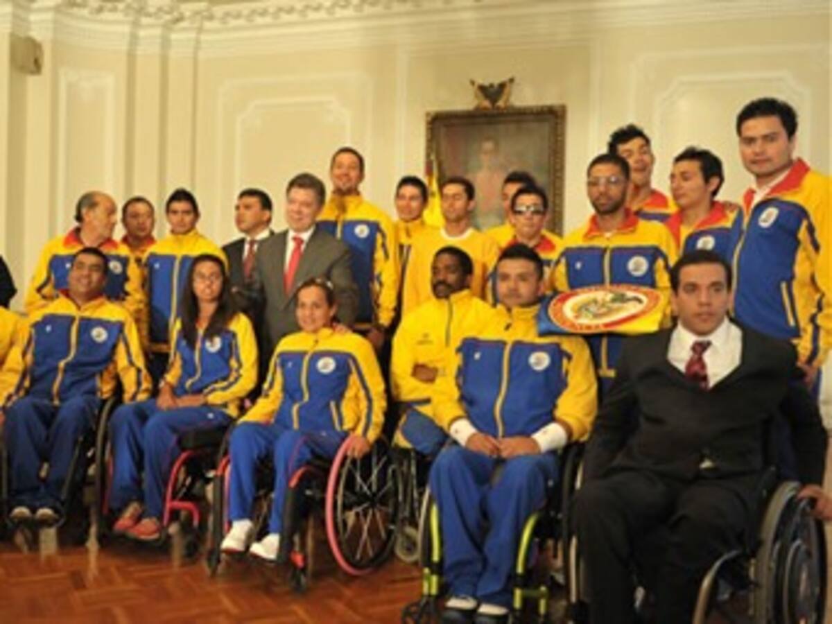 Presidente Santos entregó la bandera colombiana a la delegación paralímpica