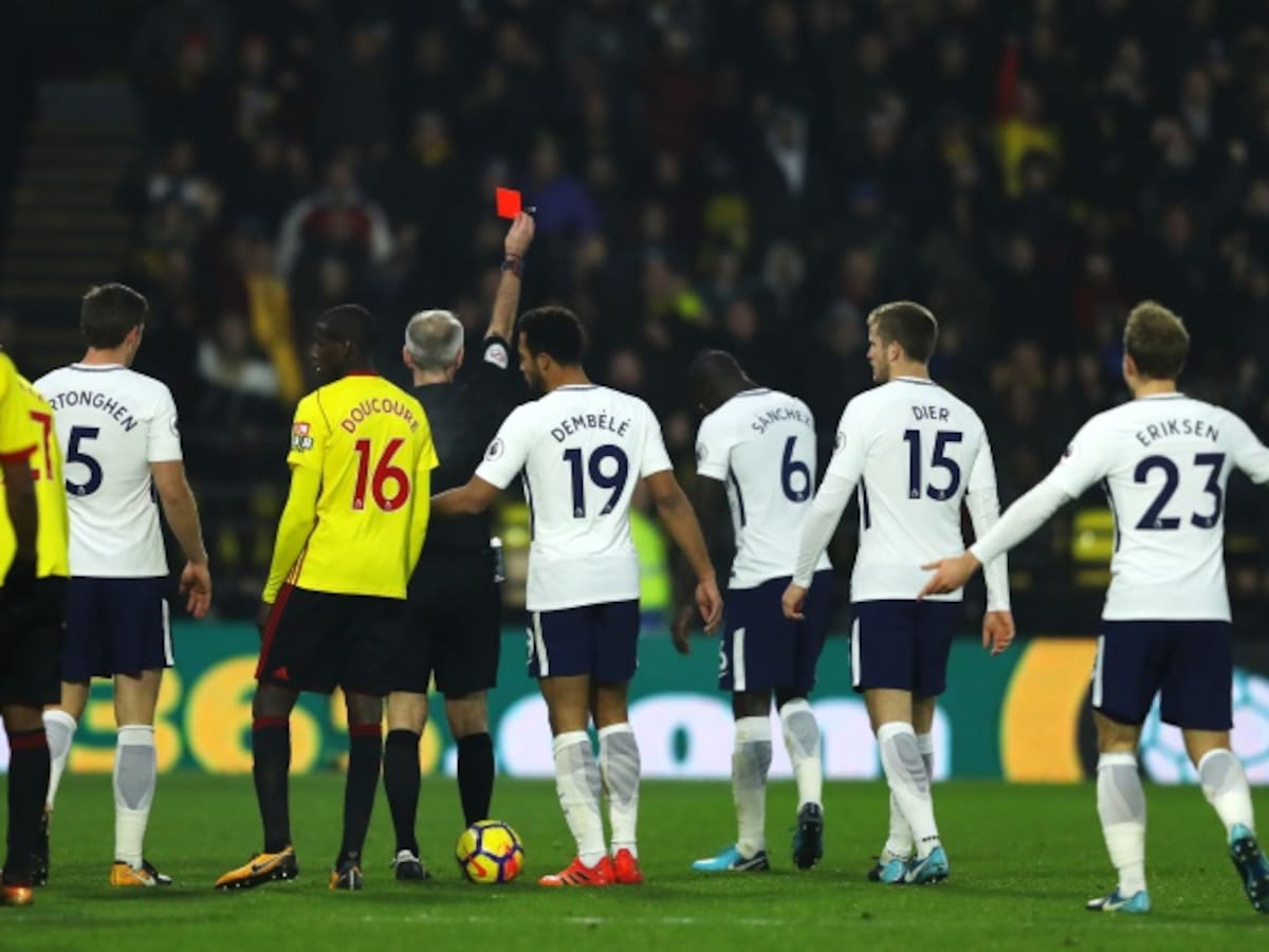 Davinson Sánchez se fue expulsado en el empate del Tottenham ante Watford