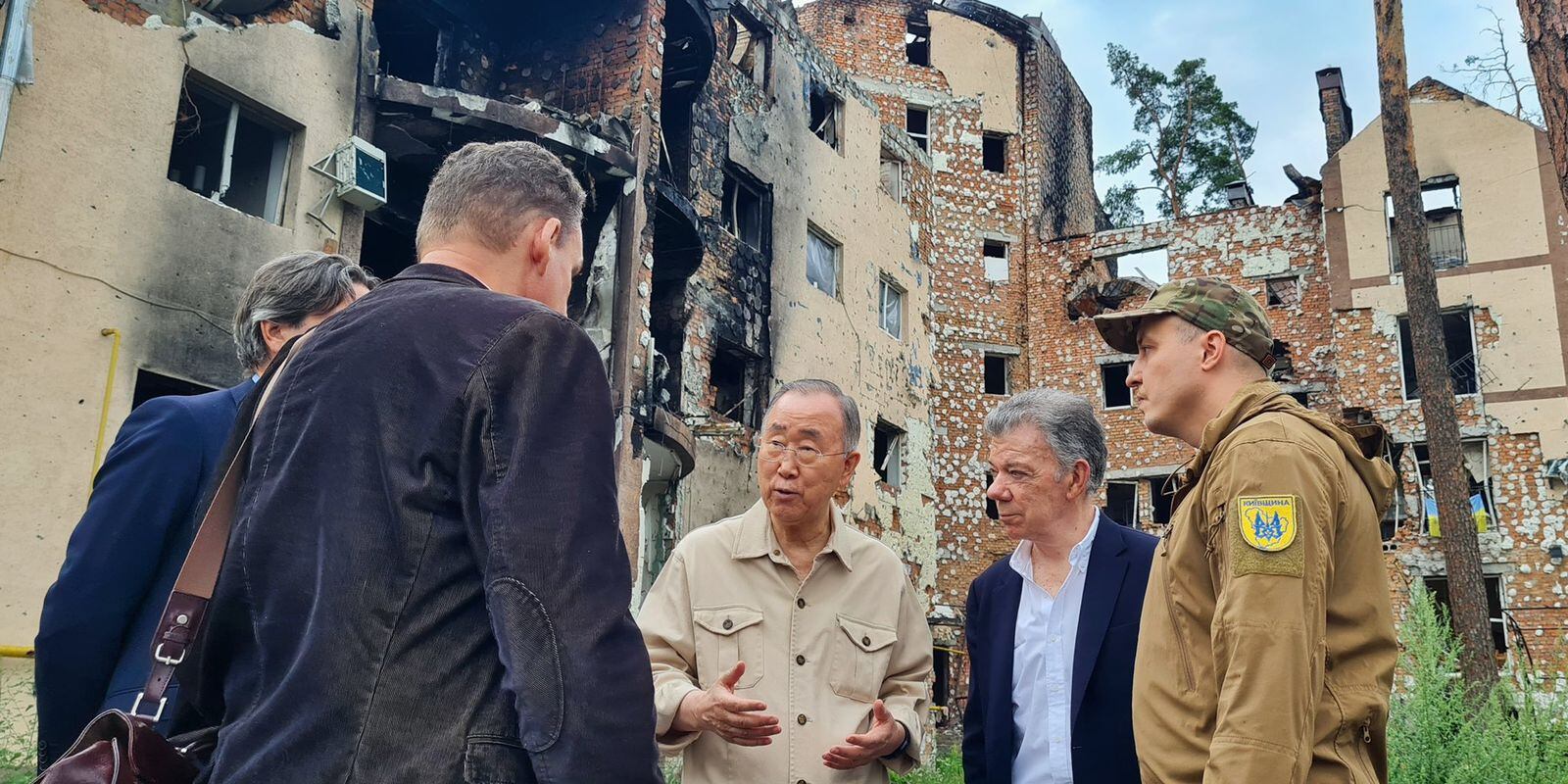 Juan Manuel Santos a su llegada con Ban Ki-moon a Kiev. Foto: @JuanManSantos en Twitter