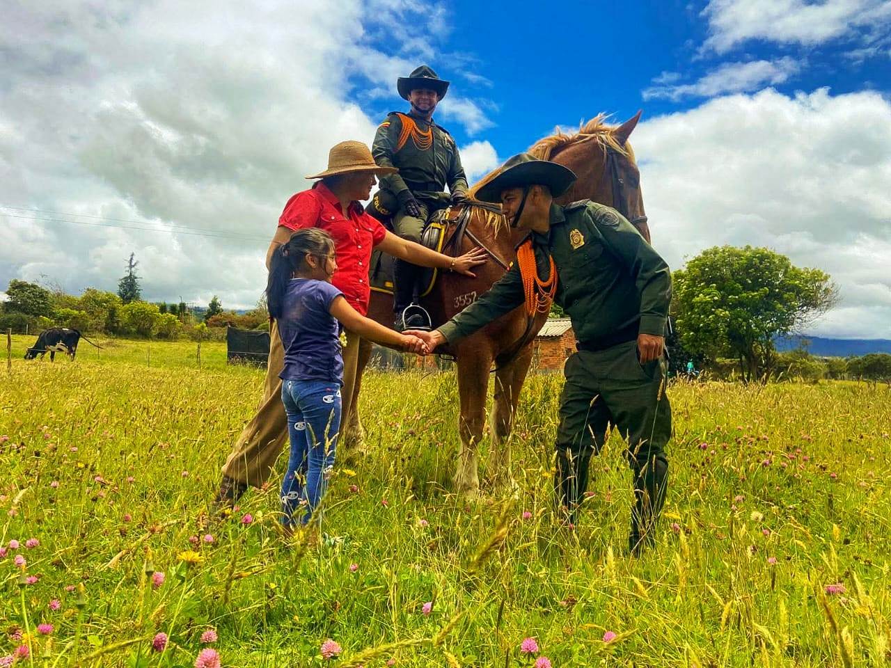 Como venas verdes que irrigan el departamento, la Seccional de Carabineros y Protección Ambiental se despliega en cada rincón del campo de Bolívar